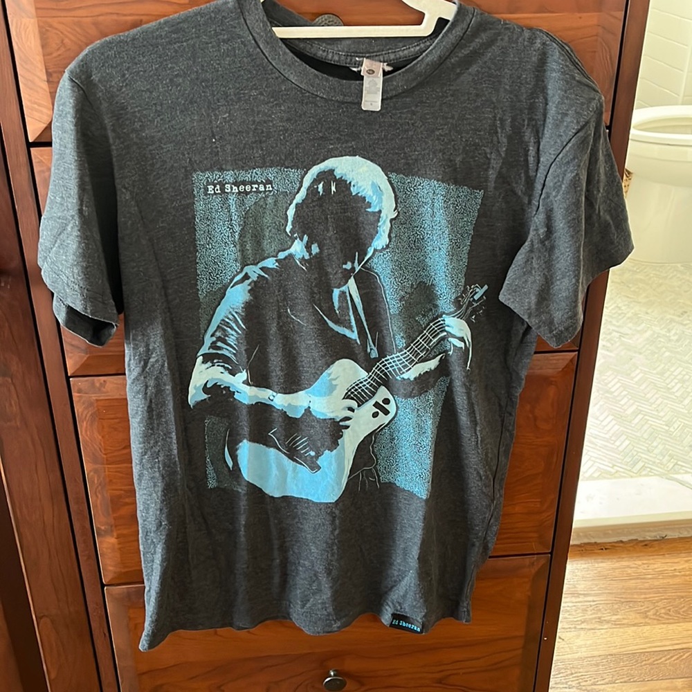 Ed Sheeran T-Shirt Size Small
